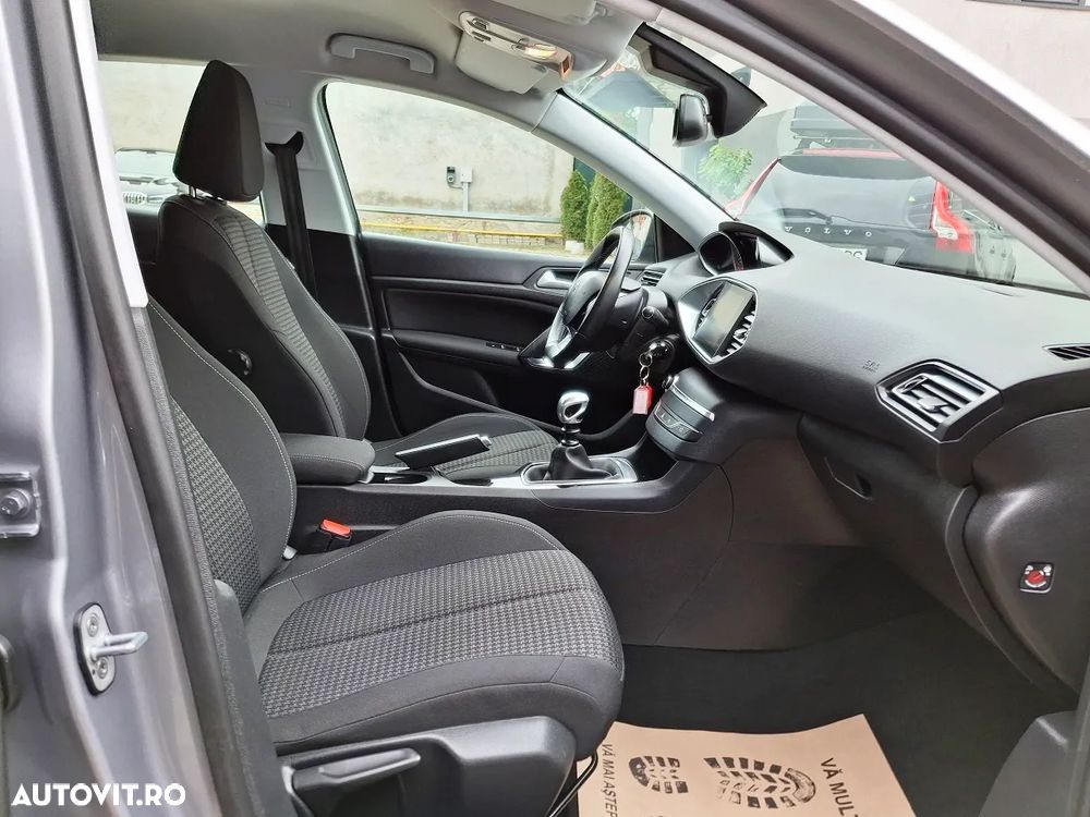 Peugeot 308 1.2 L PureTech Turbo S&S Active - 11
