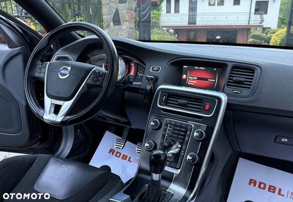 Volvo V60 D2 R-Design - 13