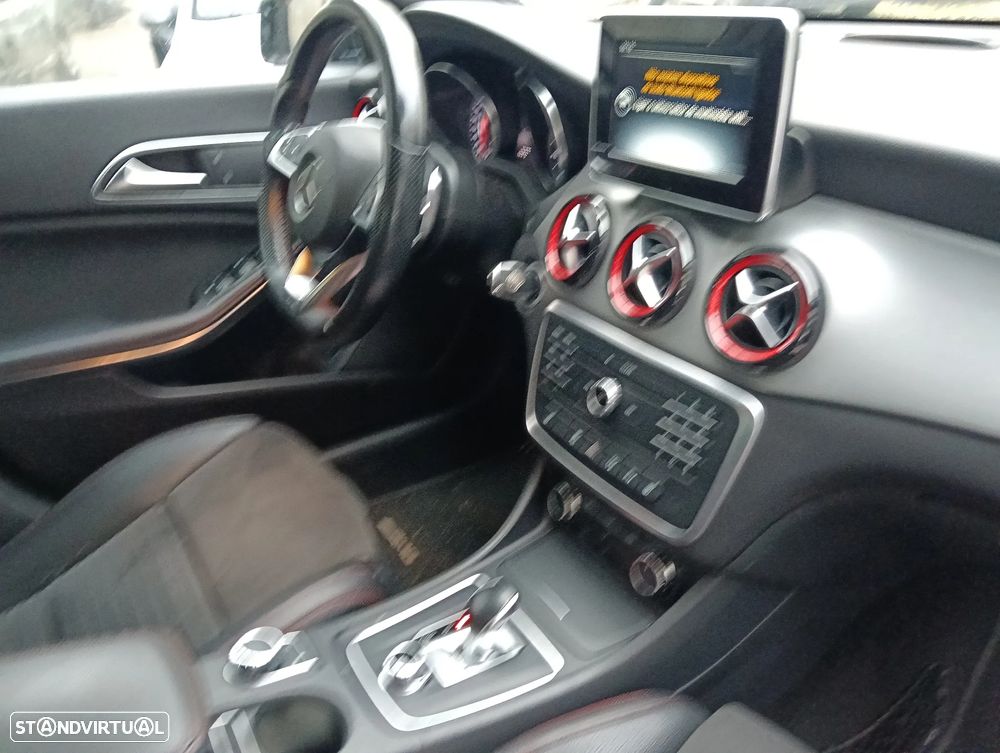 Mercedes-Benz CLA 45 AMG 4Matic Speedshift DCT 7G Night Edition - 11