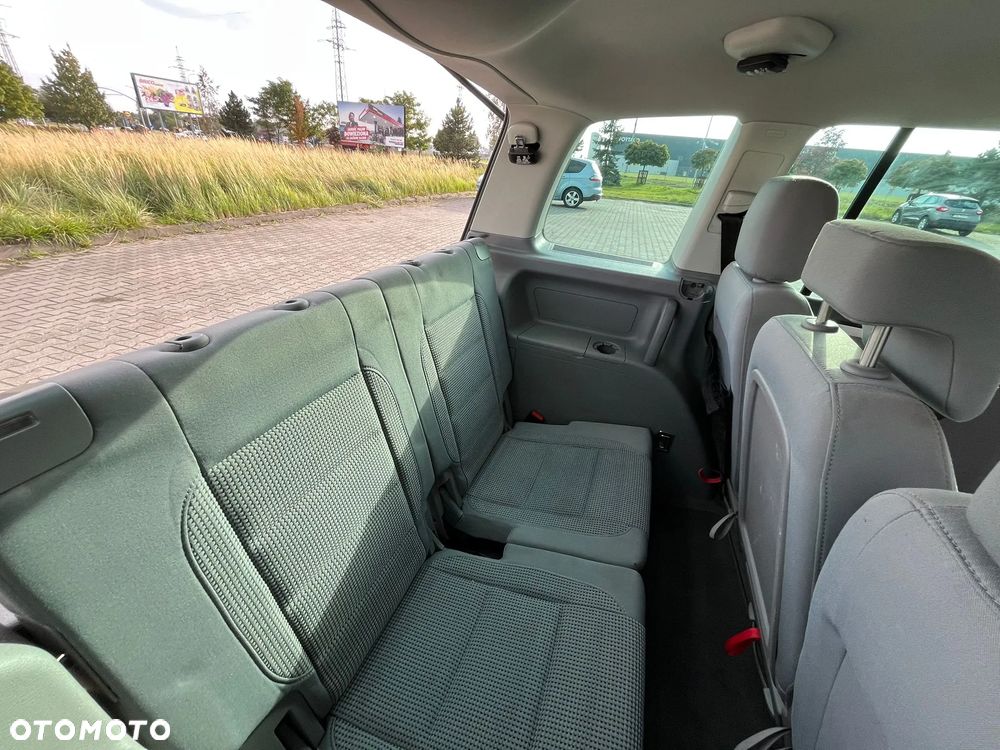 Volkswagen Touran 2.0 TDI Highline - 27