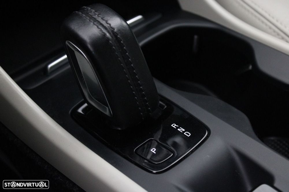 Volvo XC 40 2.0 D3 Momentum Plus Geartronic — fotografia 22