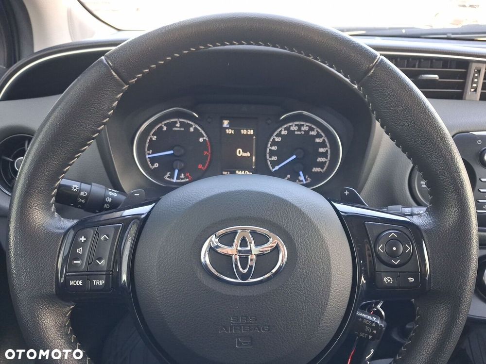 Toyota Yaris 1.5 Premium CVT - 18