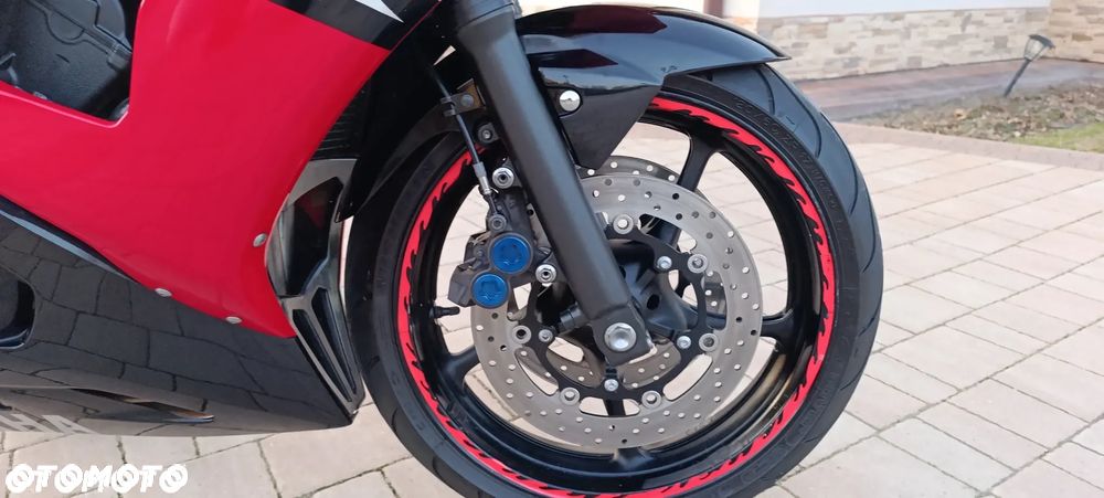 Yamaha YZF - 28