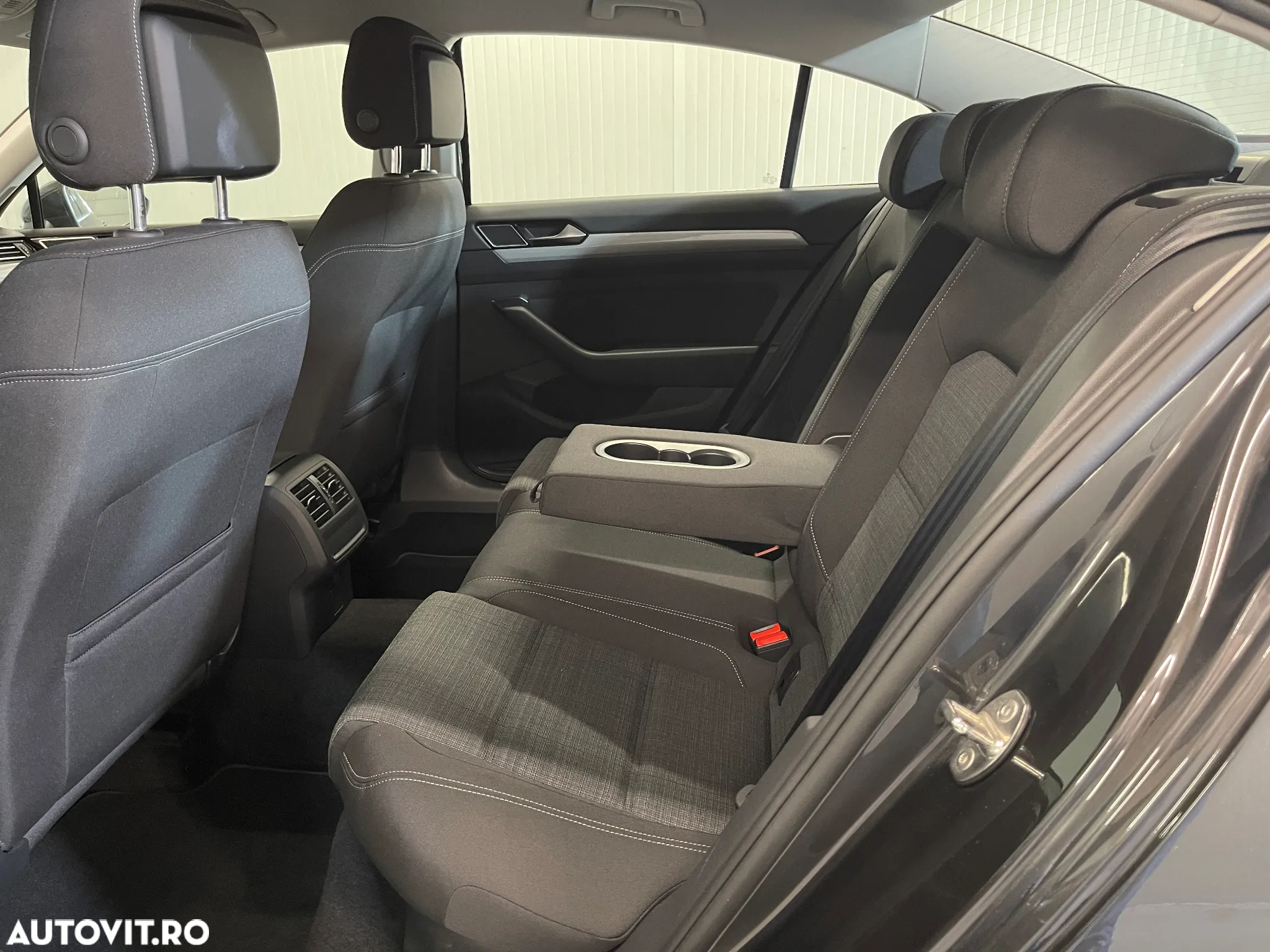 Volkswagen Passat 2.0 TDI DSG Comfortline - 11