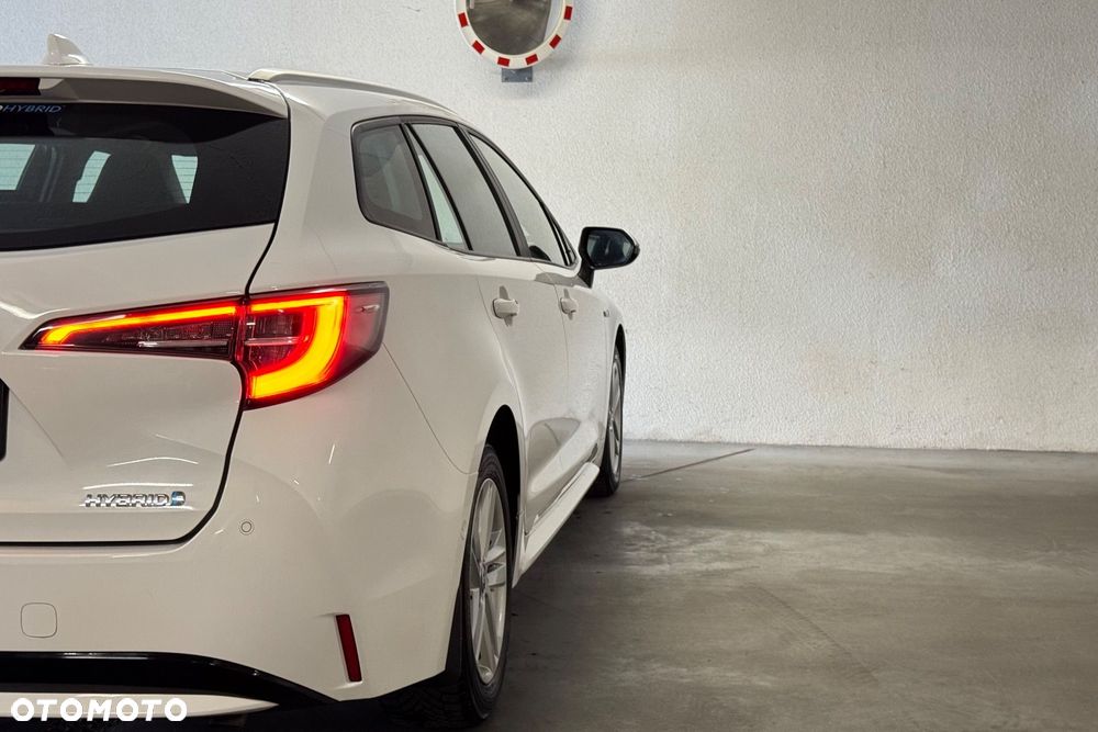 Toyota Corolla 1.8 Hybrid Comfort - 28