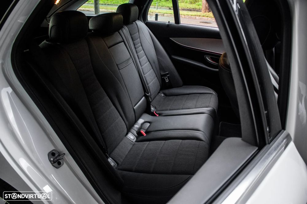 Mercedes-Benz E 300 de Avantgarde 4Matic - 32