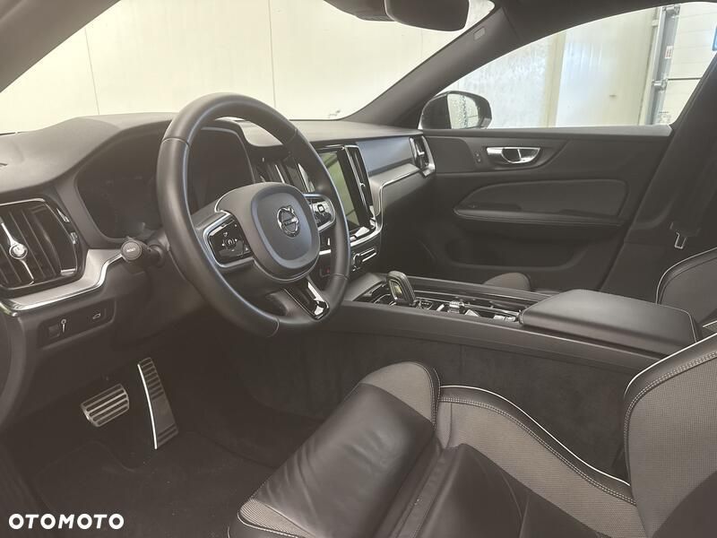 Volvo V60 B3 B R-Design - 10