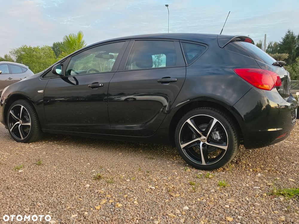 Opel Astra 1.6 Design Edition - 14
