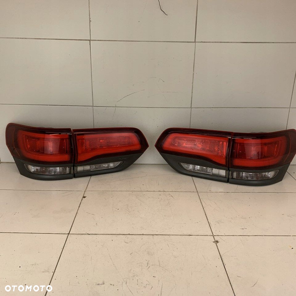 Lampa tył prawa lewa Europa kpl. 4 sztuki JEEP GRAND CHEROKEE WK2 LIFT 18r