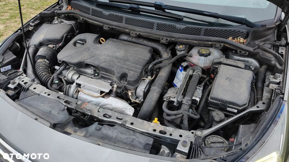 Opel Astra 1.4 T 120 Lat - 17