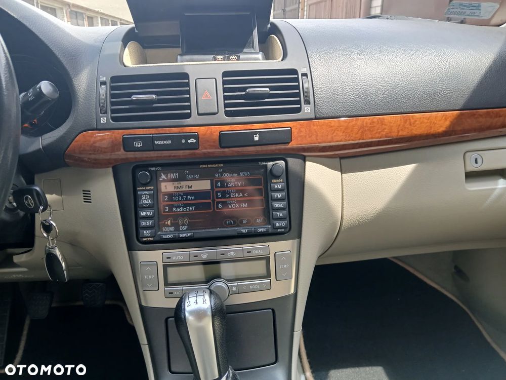 Toyota Avensis 1.8 VVT-i Sol - 9