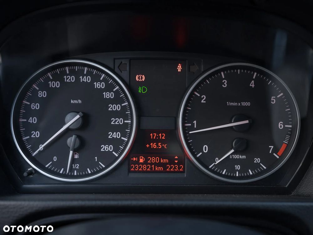 BMW Seria 3 318i Edition Sport - 23