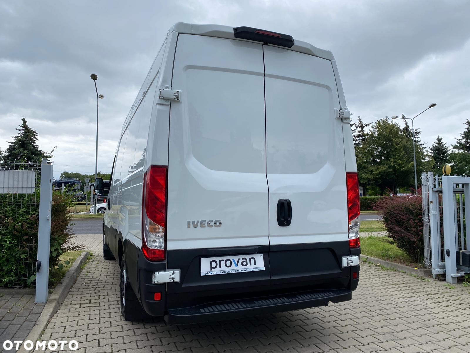 Iveco DAILY 35-140 HI-MATIC CHŁODNIA THERMO KING V200 MAX L2H2 - 18