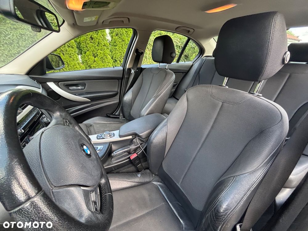 BMW Seria 3 318i - 13
