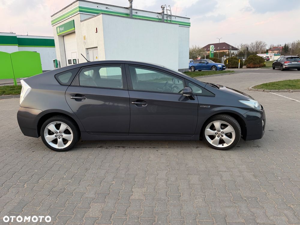 Toyota Prius 1.8 HSD Prestige - 2