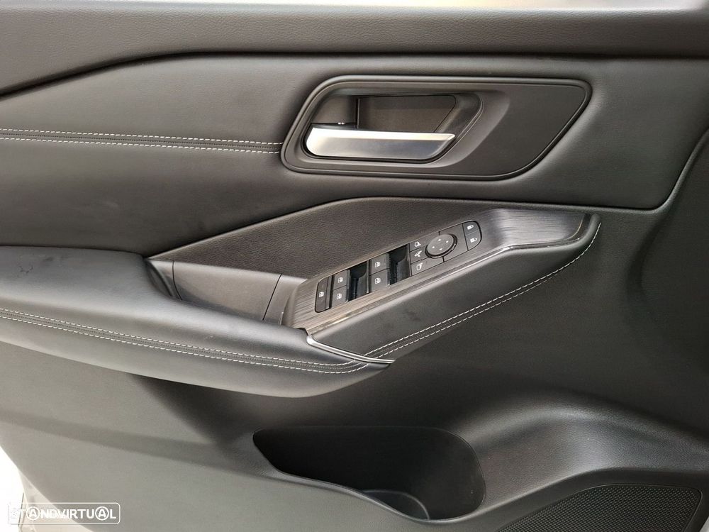 Nissan Qashqai 1.3 DIG-T N-Connecta LED+SKY Xtronic - 23
