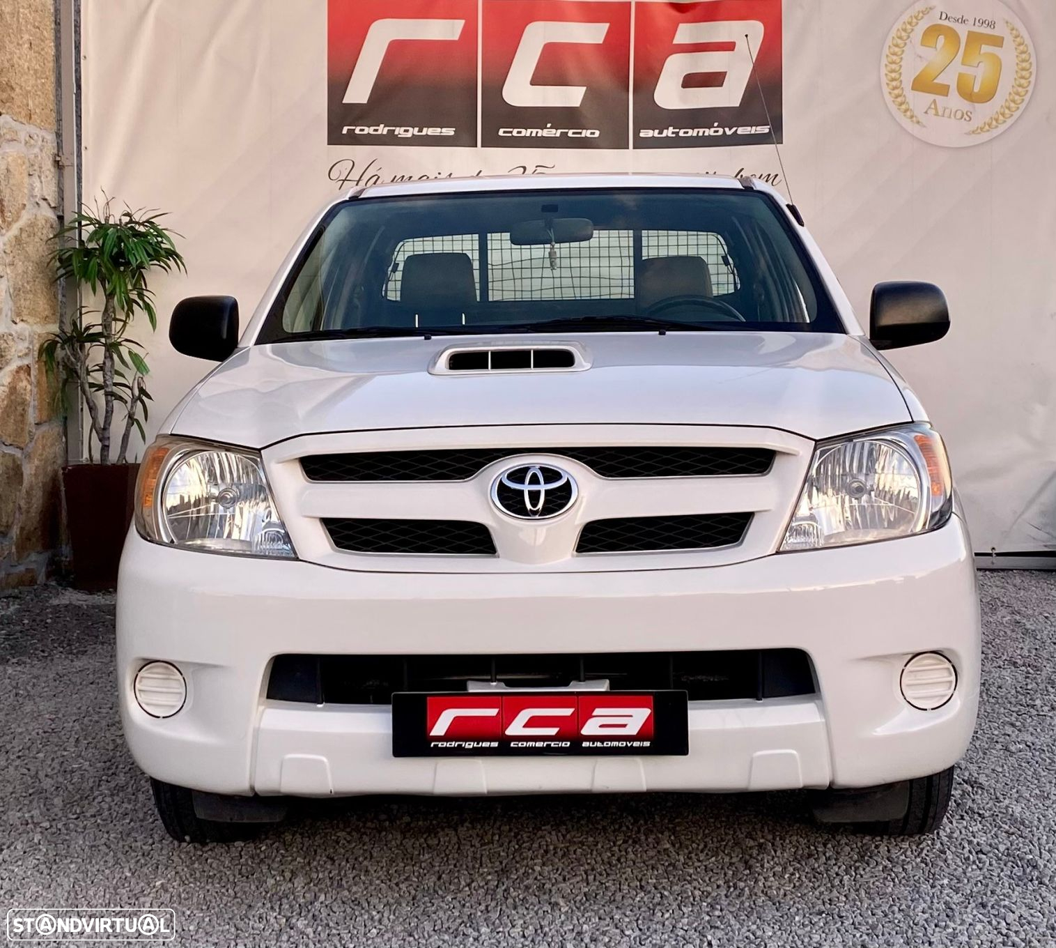 Toyota Hilux 2.5 D-4D 2WD CE PM+AC - 2