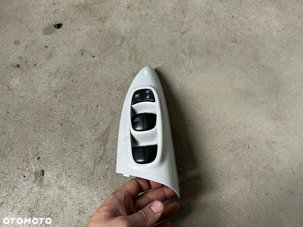 Panel szyb lewy Nissan Juke I F15 25401-1KA5E - 2