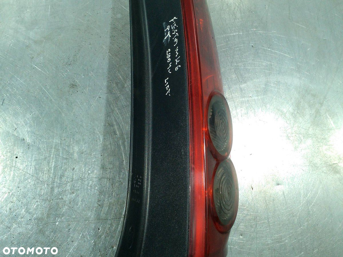 LAMPA TYLNA PRAWA FORD FIESTA MK6 E410877 - 6