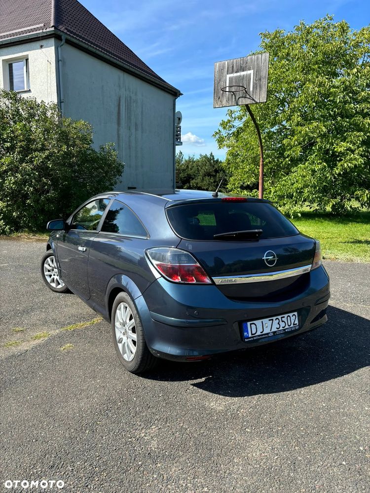 Opel Astra GTC 1.6 - 12