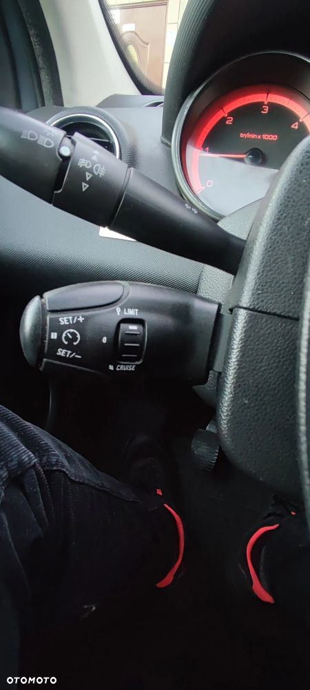 Peugeot 308 HDi FAP 110 Premium - 8