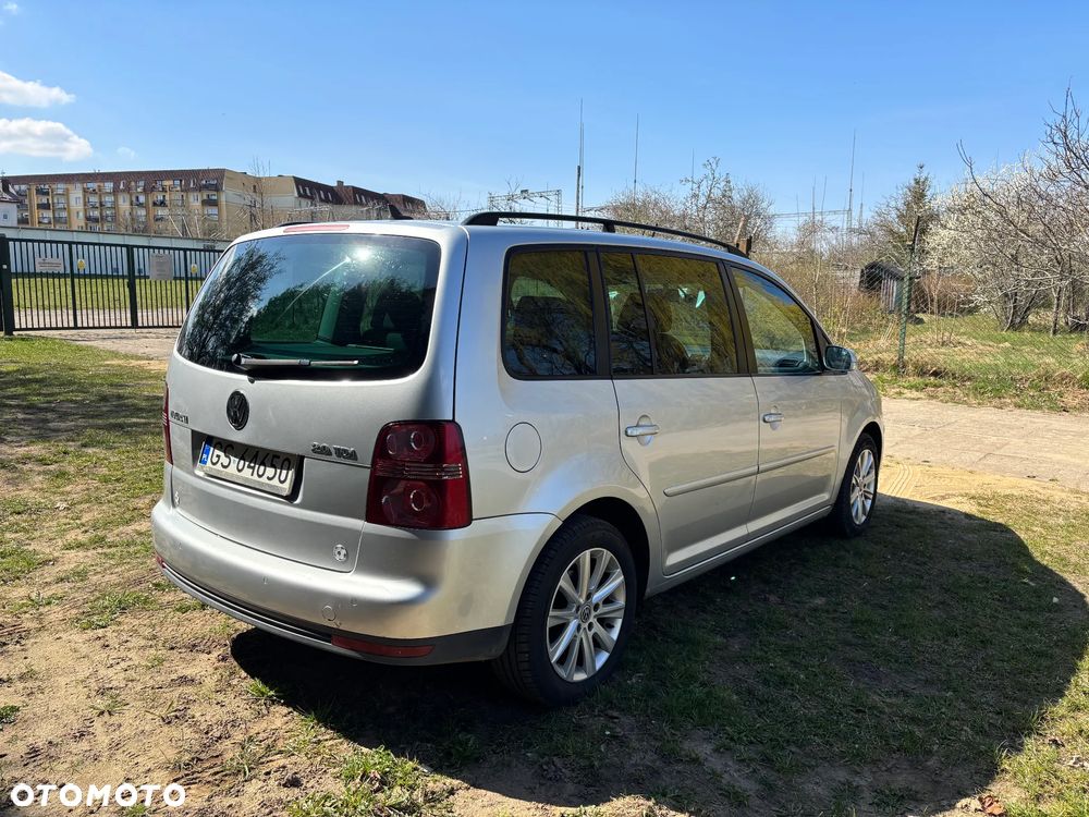 Volkswagen Touran 2.0 TDI DPF Highline - 4