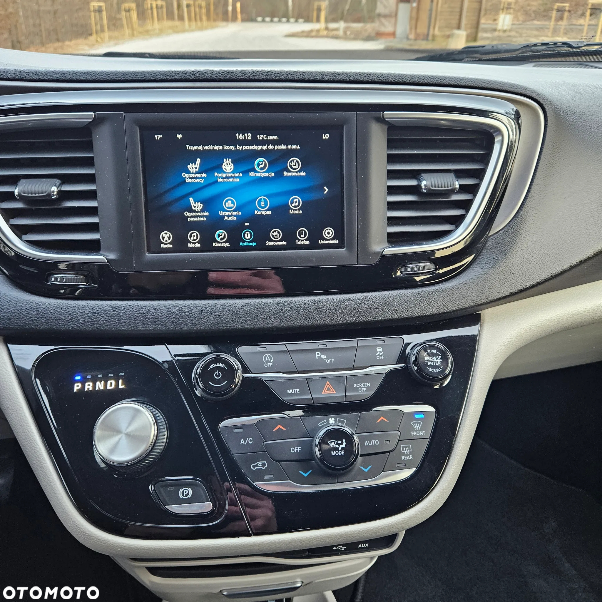 Chrysler Pacifica - 30