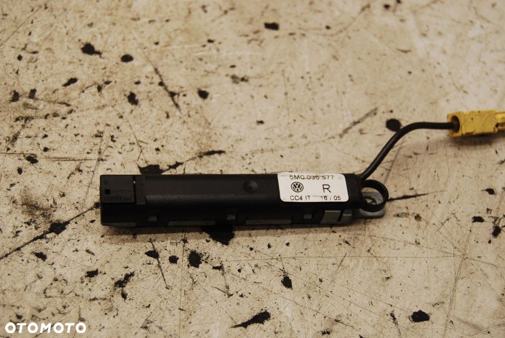 WZMACNIACZ ANTENY 5M0035577 VW GOLF V PLUS 5M0035577A - 1