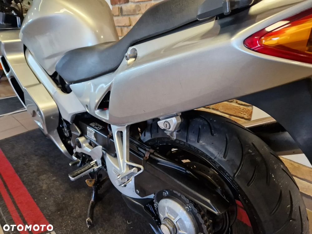 Honda VFR - 19