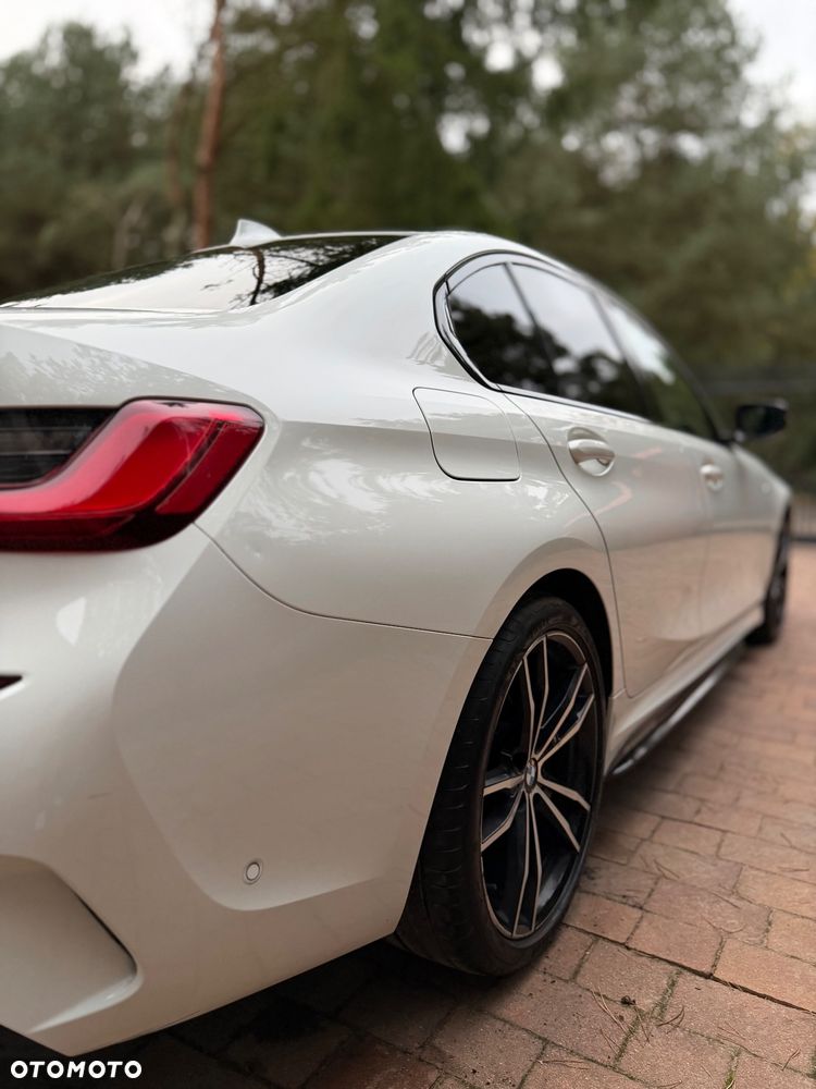 BMW Seria 3 320d xDrive M Sport - 13