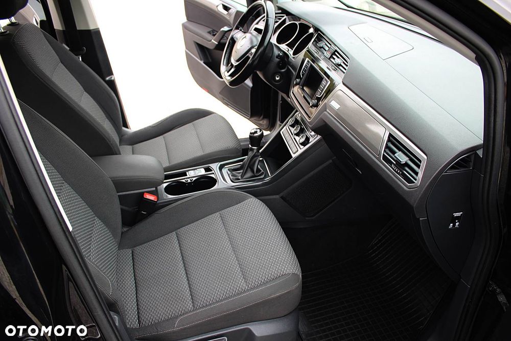 Volkswagen Touran 2.0 TDI SCR Highline - 25