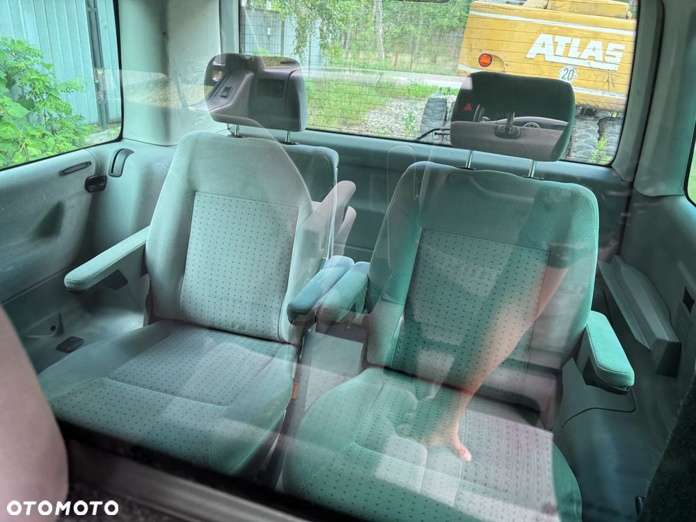 Volkswagen Caravelle - 26