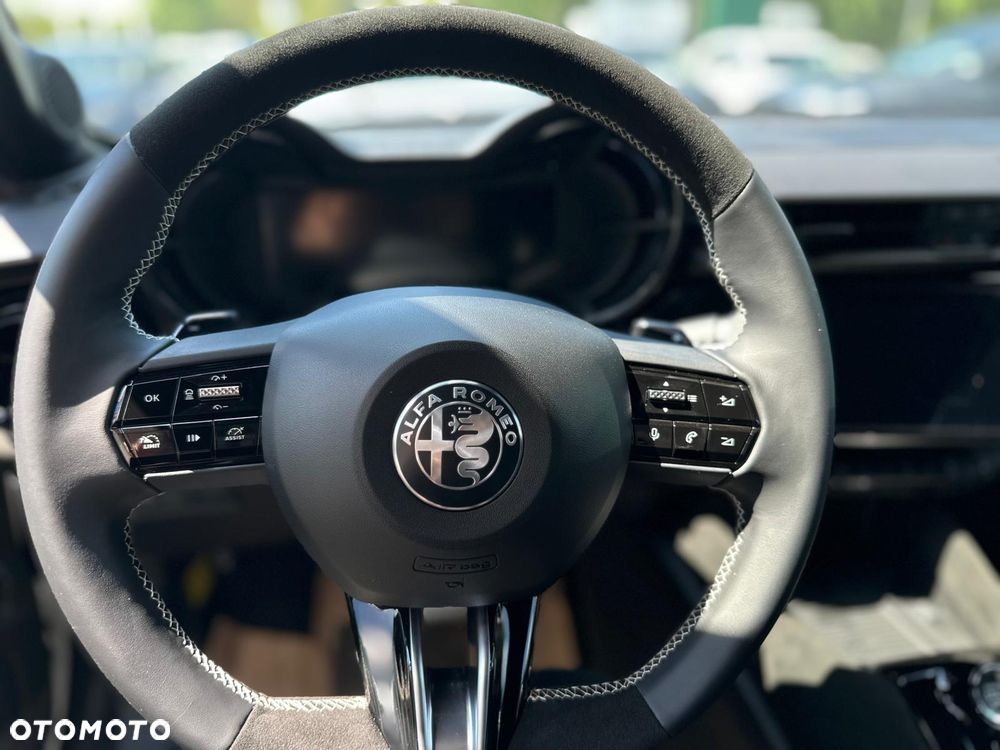 Alfa Romeo Junior 1.2 mHEV Sport Speciale eDCT - 11