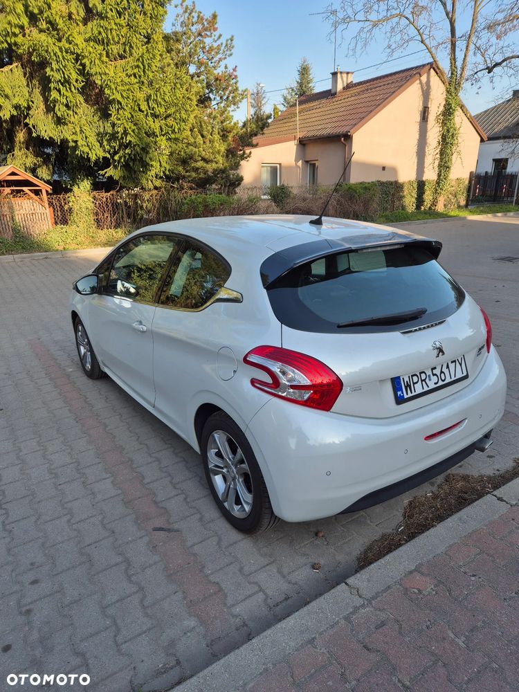 Peugeot 208 e-HDi 92 Stop&Start Allure - 4