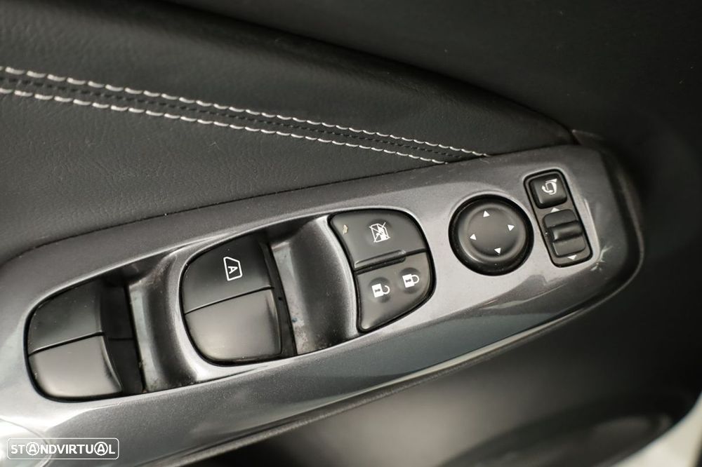 Nissan Juke 1.6 Hybrid N-Design Black - 19