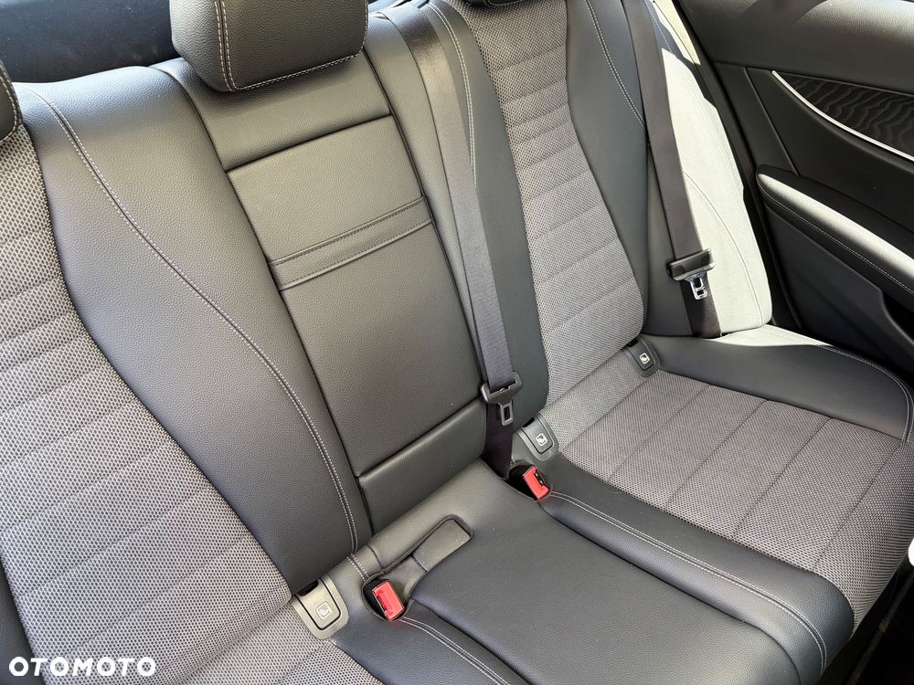 Mercedes-Benz Klasa E 400 d 4-Matic 9G-TRONIC - 28