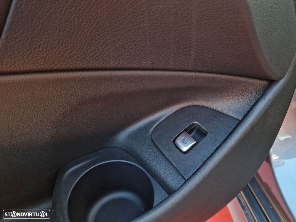 Mercedes-Benz E 300 de AMG Line - 12