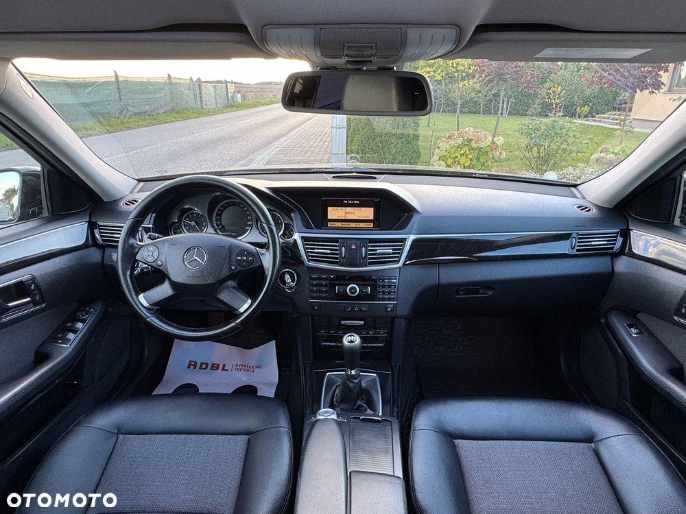Mercedes-Benz Klasa E 200 CGI BlueEffICIENCY Avantgarde - 25