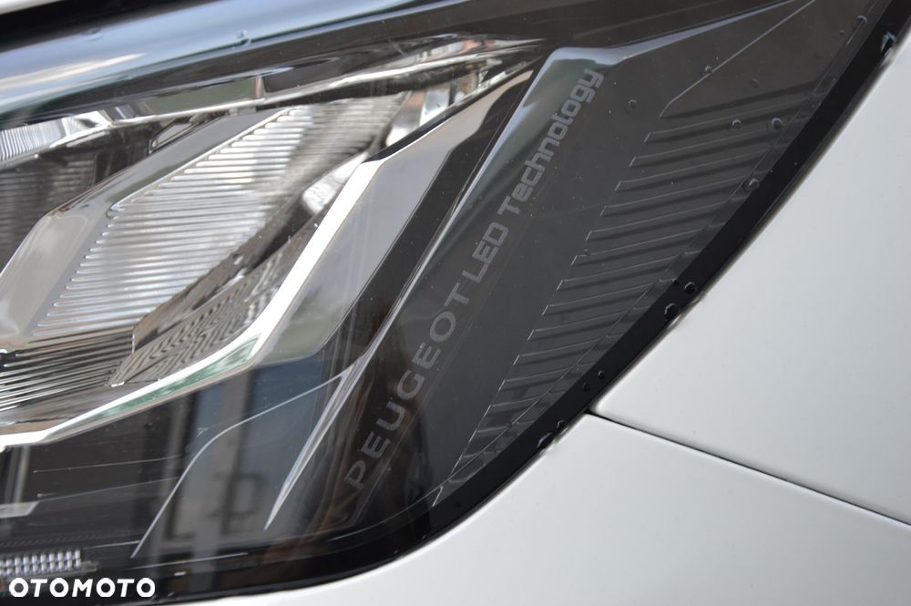 Peugeot 208 PureTech 100 Allure - 8