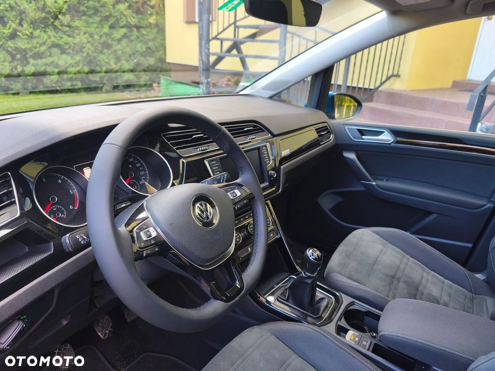 Volkswagen Touran 2.0 TDI SCR Highline - 9