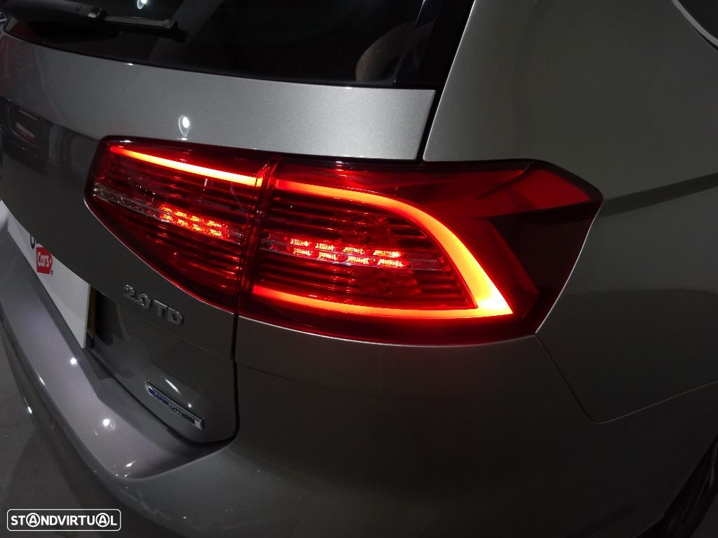 VW Passat Variant 2.0 TDi Highline - 26