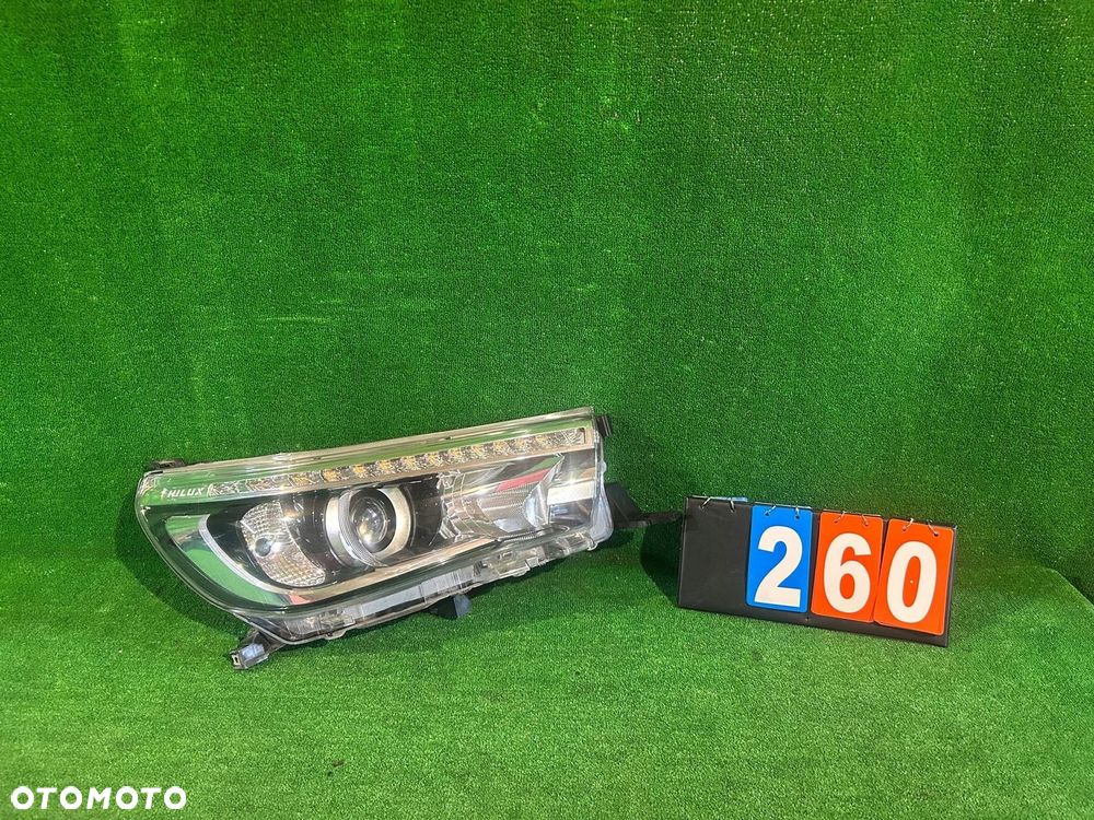 REFLEKTOR PRAWY TOYOTA HILUX VIII FULL LED nr260 - 1