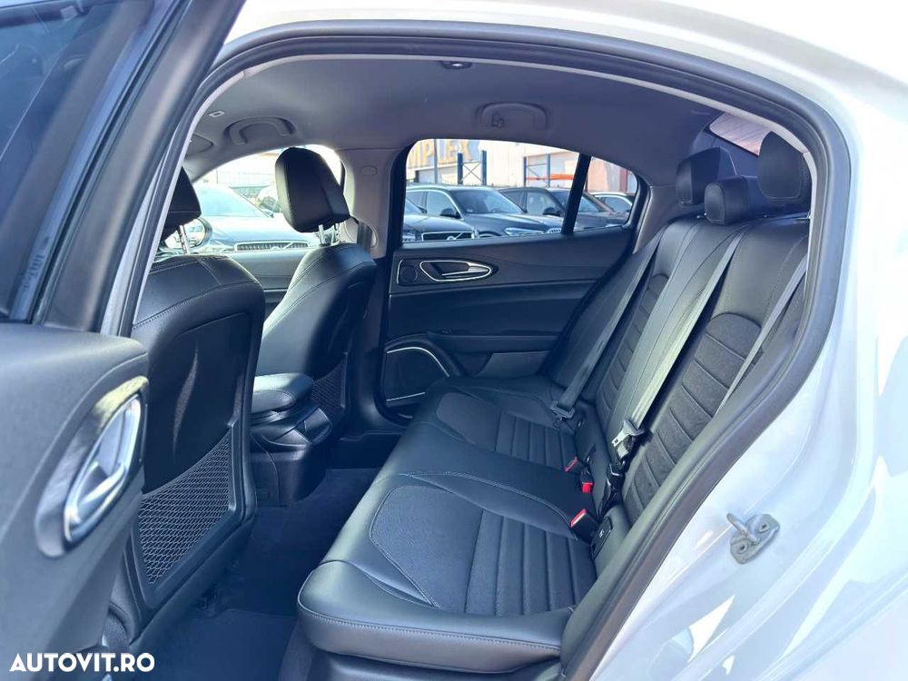 Alfa Romeo Giulia - 16