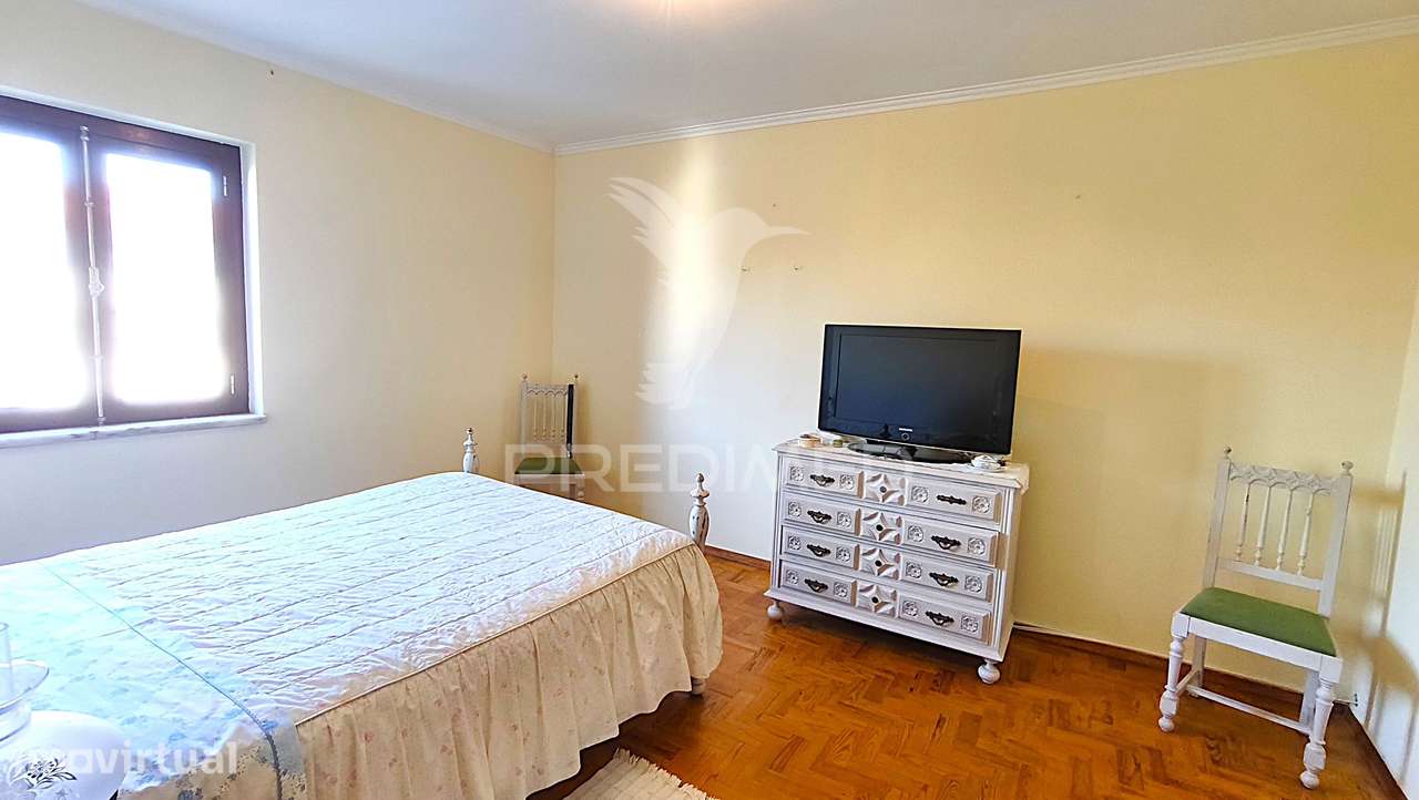 Encantadora Moradia T2 com Sótão, Garagem e Terreno de 553m² em Don... - Grande imagem: 4/27