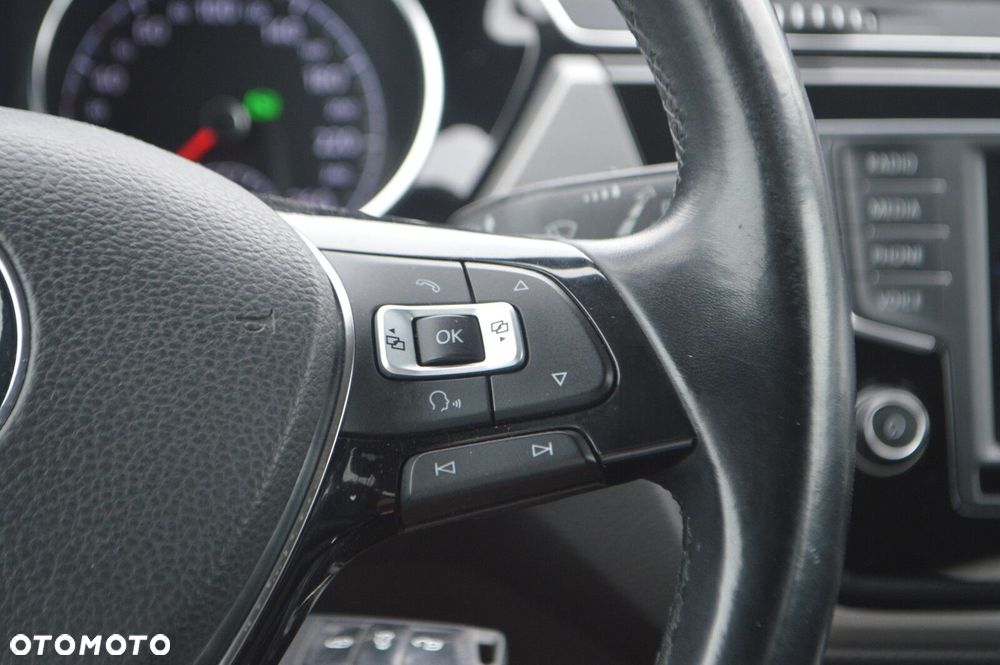 Volkswagen Touran - 13