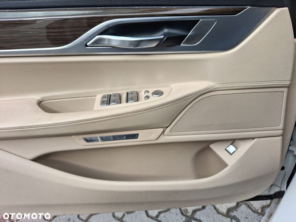 BMW Seria 7 - 10
