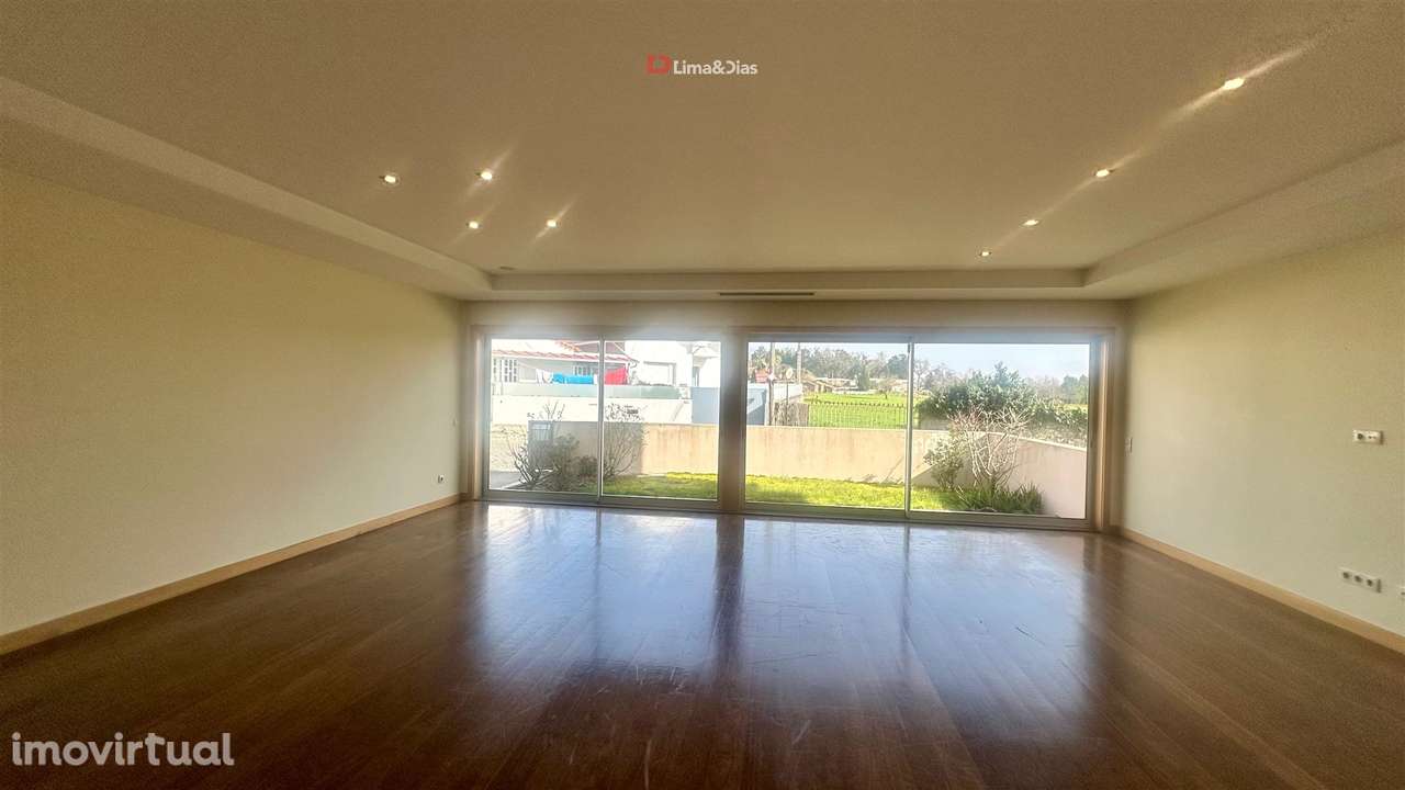 Moradia Geminada T4 Venda em Pedroso e Seixezelo,Vila Nova de Gaia - Grande imagem: 2/37
