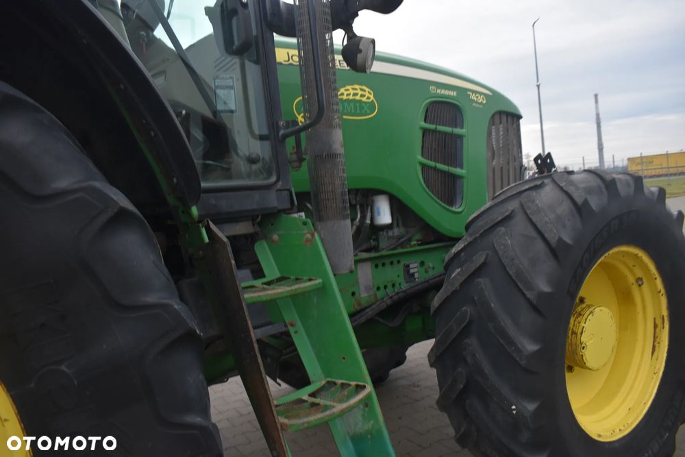 John Deere 7430 - 17