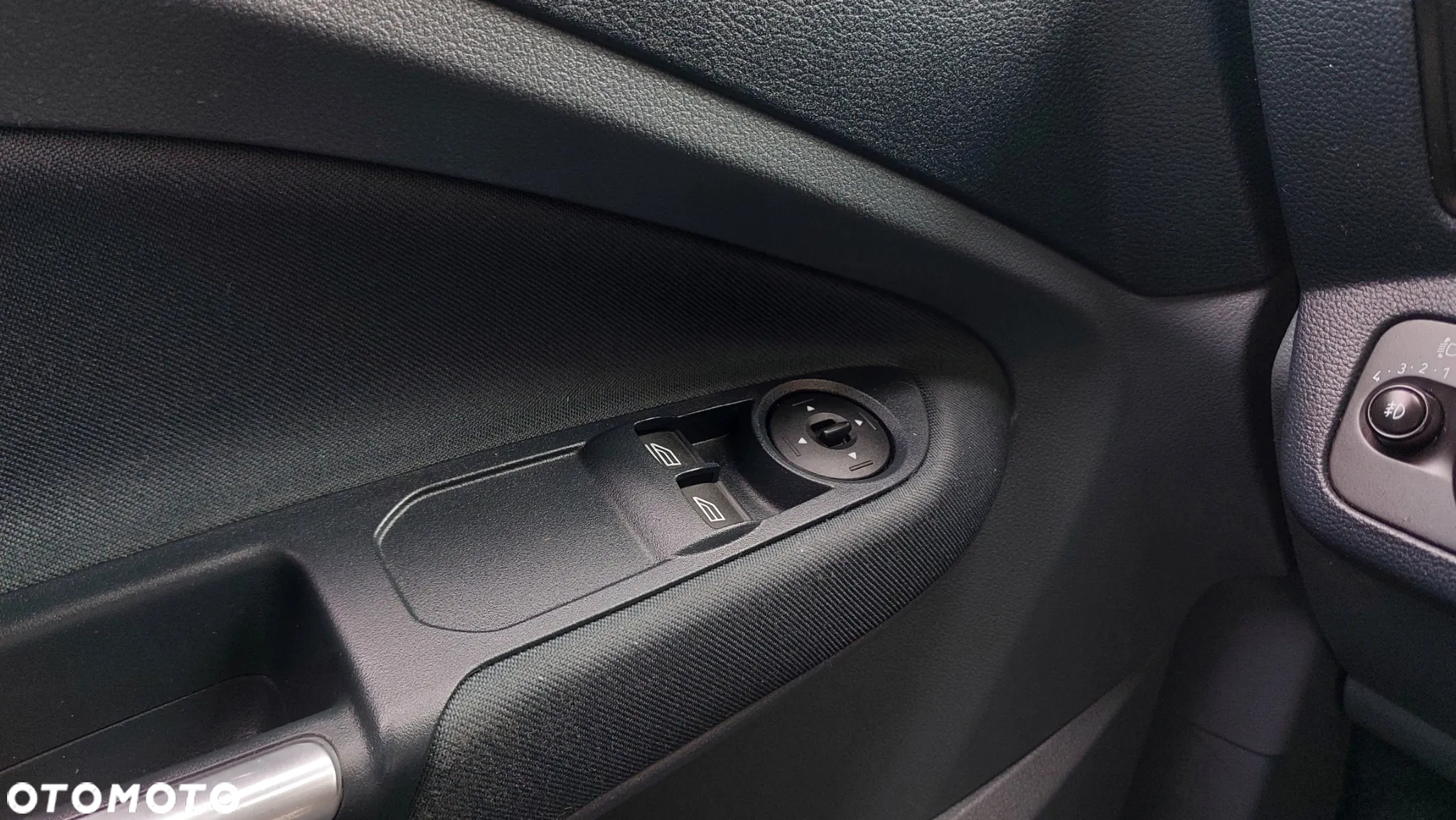 Ford C-MAX 1.6 Ambiente - 27