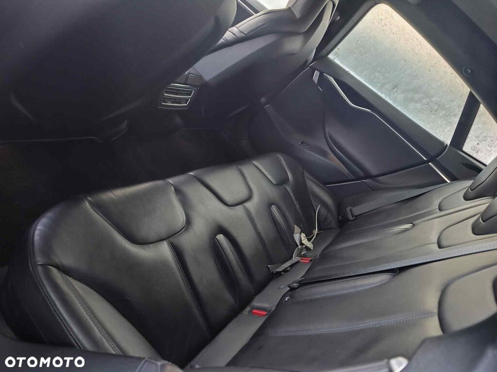 Tesla Model S - 9